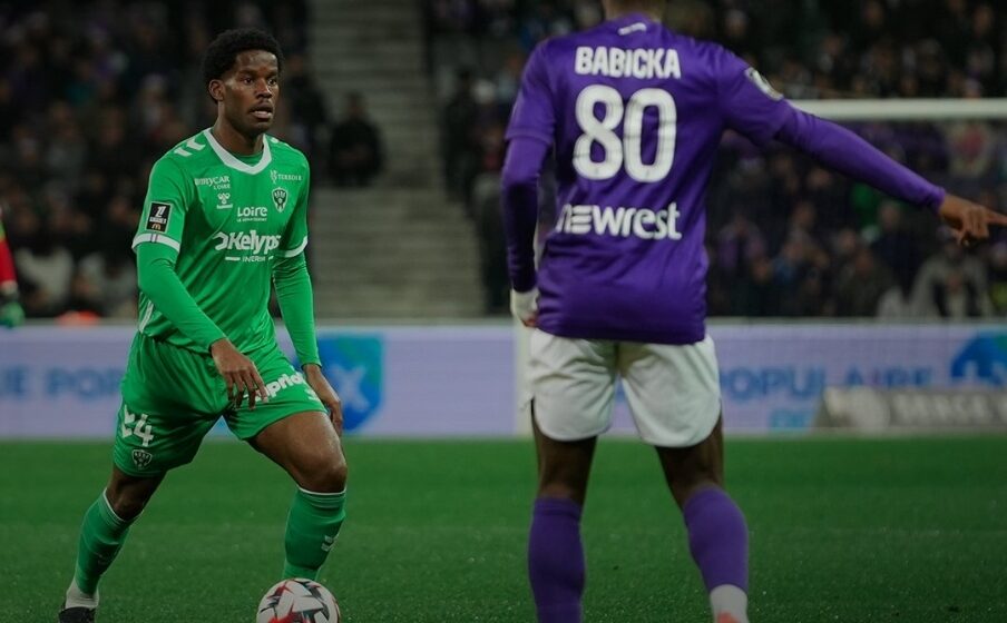 Grâce a un but de Shavy Babicka, le Fc Toulouse renverse Saint etienne 2-1