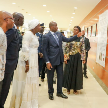 Le Chef de l’État visite une exposition de la Biennale des Arts de Dakar