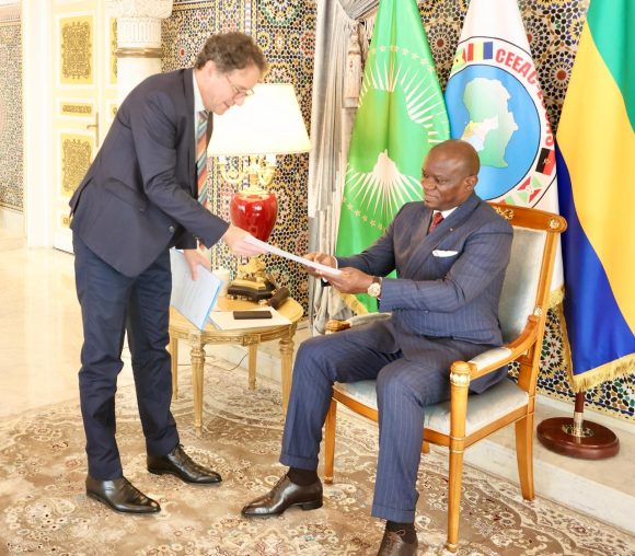 IMG-20260415-WA0008 Le Chef de l’État reçoit l’Ambassadeur de France au Gabon