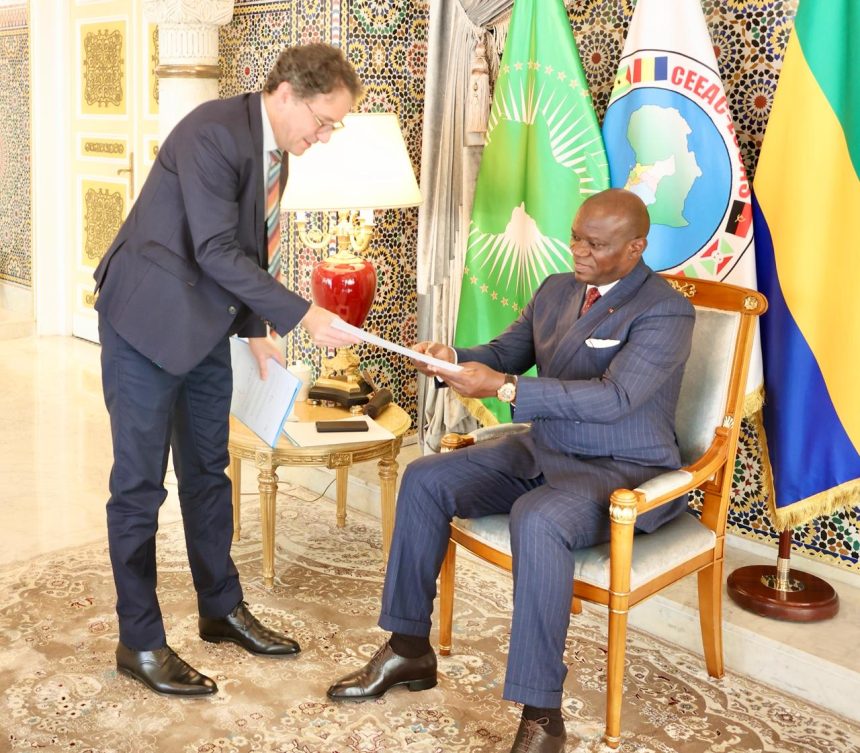IMG-20260415-WA0008 Le Chef de l’État reçoit l’Ambassadeur de France au Gabon
