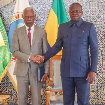 Le Maire de Libreville nouvellement élu et ses adjoints au Palais Rénovation