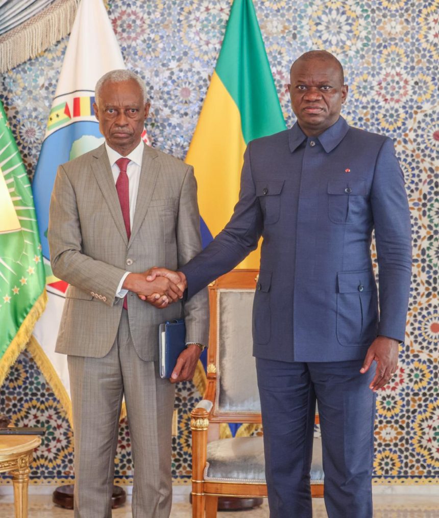 Le Maire de Libreville nouvellement élu et ses adjoints au Palais Rénovation