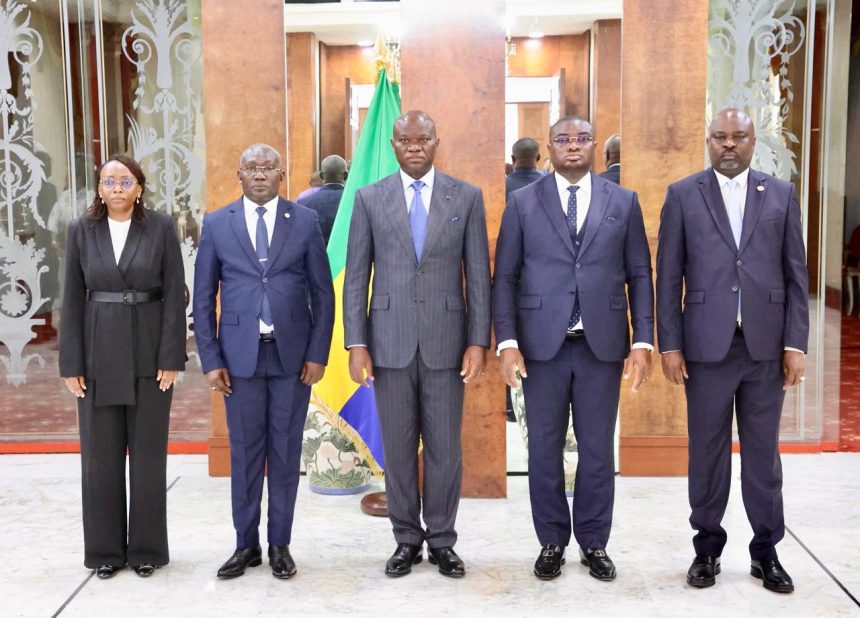 Prestation de serment de quatre Ambassadeurs du Gabonnouvellement accrédités