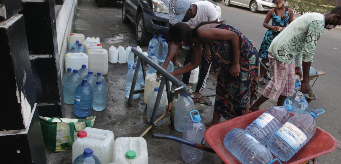 GABON-HEALTH-VIRUS-ENVIRONMET-WATER Le gouvernement déploie l’opération « État d’urgence de l’eau » dans le Grand Libreville