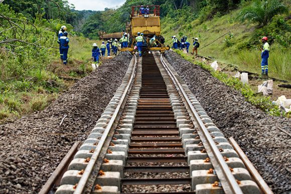 dpyHGORL Levier stratégique pour la transformation économique: le Gabon accélère la modernisation du Transgabonais