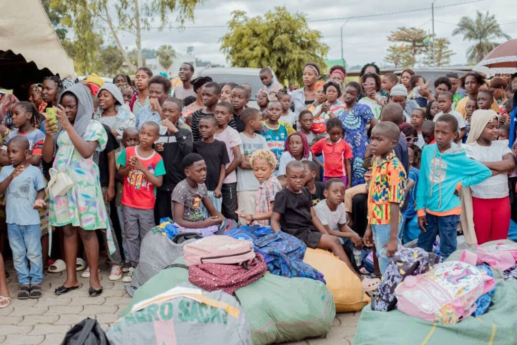 Rentrée scolaire à Lambaréné: 2 400 kits distribués aux élèves et 10 ordinateurs offerts aux meilleurs bacheliers